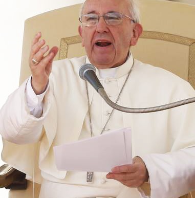 Pave Frans advarer igen: Familien er under angreb