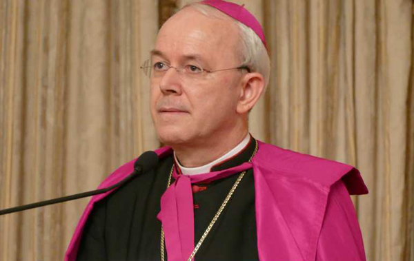 Biskop Schneider: Blind lydighed hører hjemme i et diktatur, ikke i Kirken