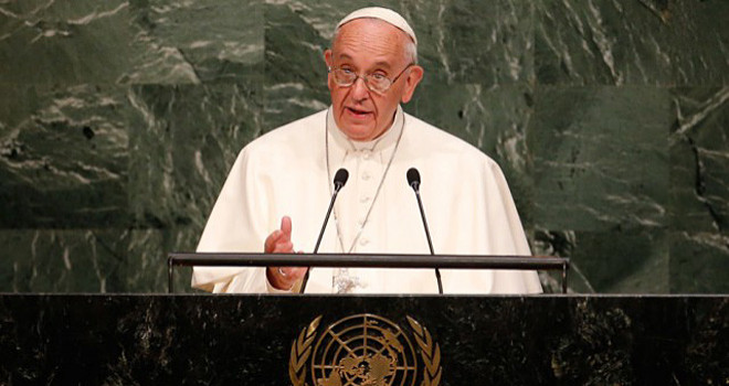 Paven i USA: Stående ovationer, men også kritiske røster