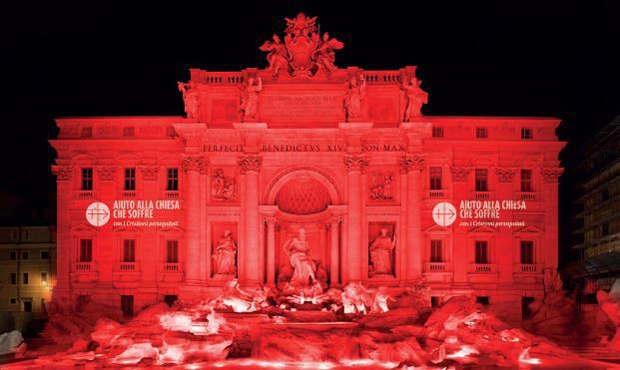 Trevi-fontænen i blodrød belysning